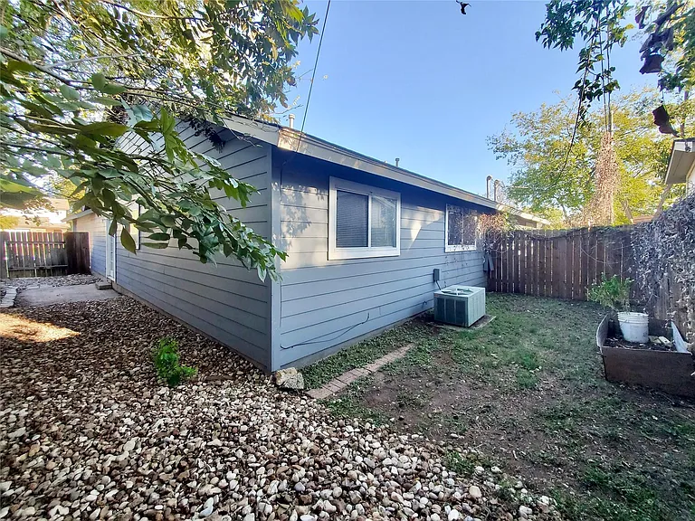 1813 Nicole Cir #B — Photo 11