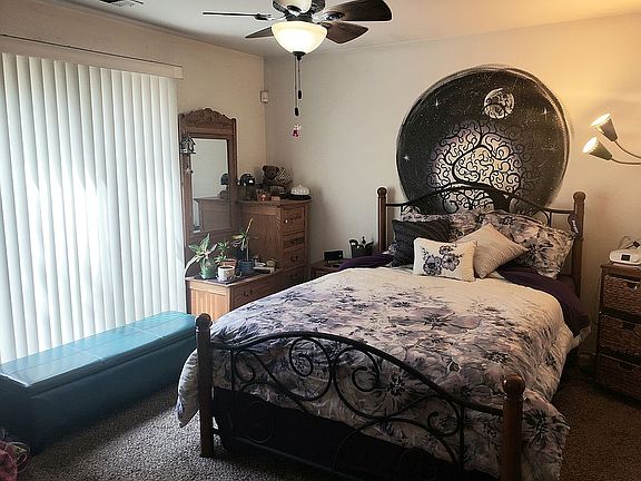 Master en suite w/slider to backyard