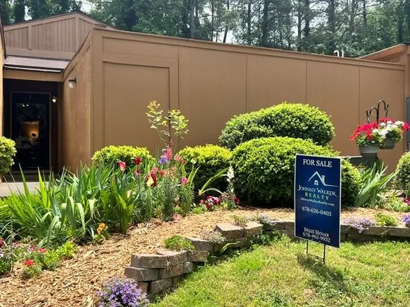 831 Lake Hollow Blvd SW, Marietta, GA 30064