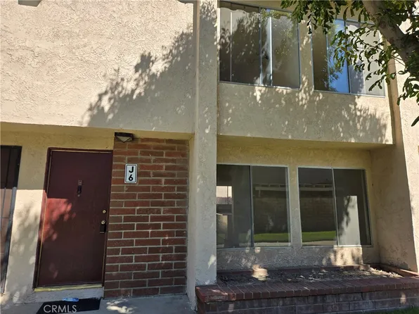 700 W La Veta Ave Unit J6, Orange, CA 92868