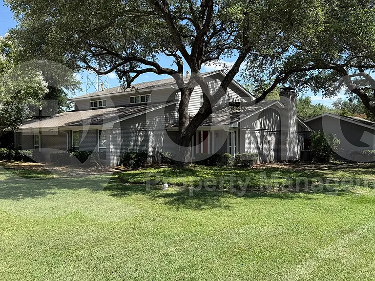 7804 Village Trail Dr — Photo 2