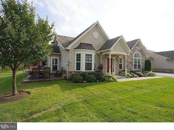 2nd image of 294 Willow Dr