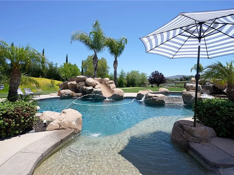 39520 Colleen Way — Photo 3