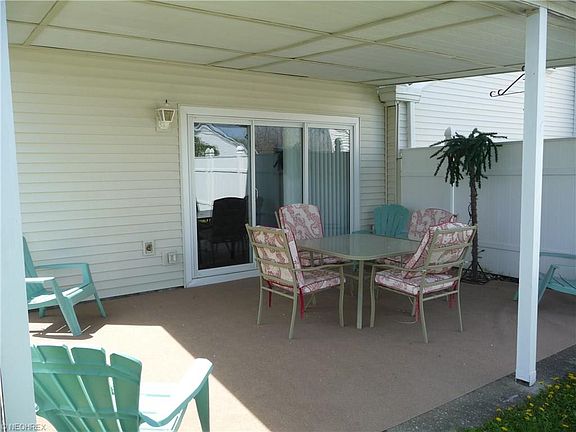 4th image of 73 Castle Ct