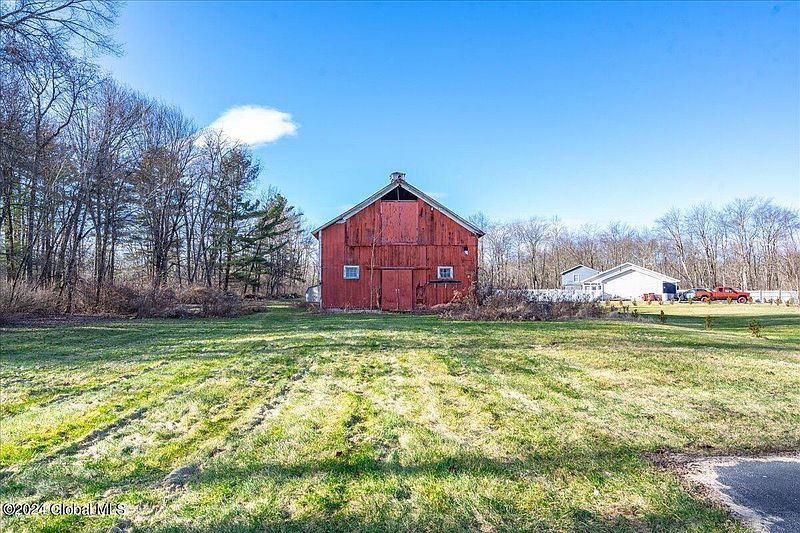 3rd image of 159 Meadowbrook Road