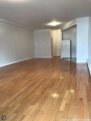 Rented by Realty 2000 Corp | media 8