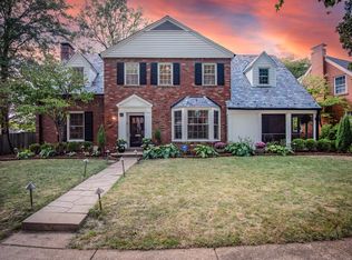 483 Edgewood Dr, Saint Louis, MO 63105