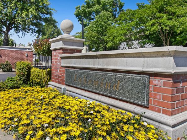 9527 Lake Park Ln, Elk Grove, CA 95758