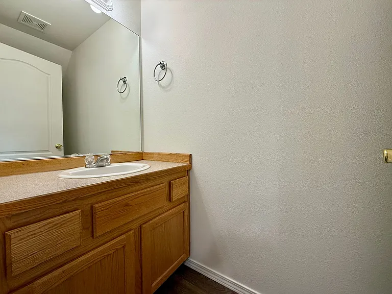2561 NW Cedar Ave #3 — Photo 10
