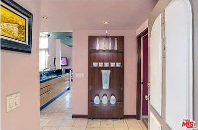 3rd image of 13920 Moorpark St APT 302
