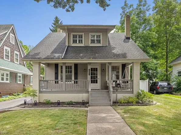 1052 Parkside Dr, Alliance, OH 44601