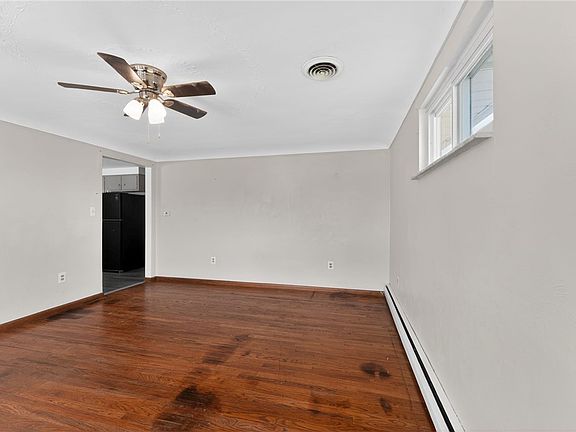 5th image of 422 Buckeye St