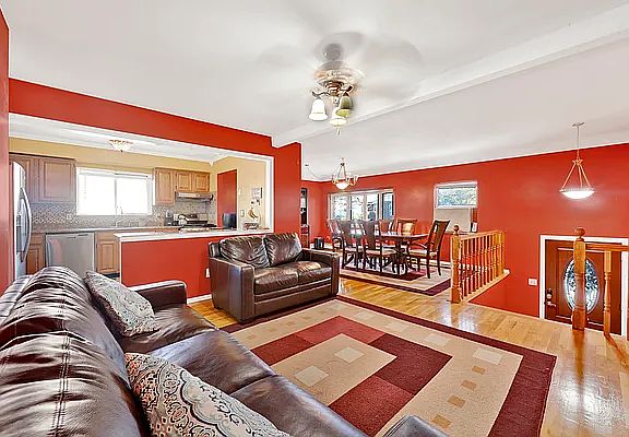 5th image of 2946 Falcon Ave