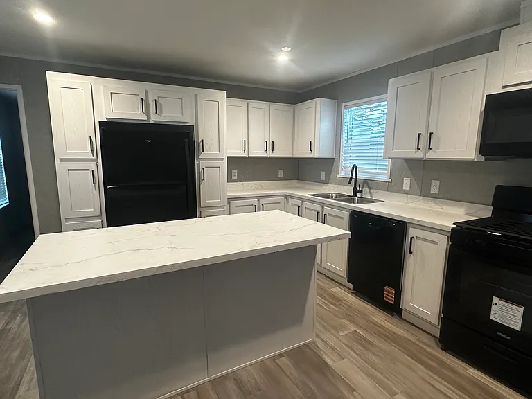 738 Waltham Dr — Photo 1