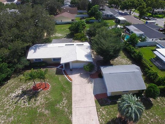 3rd image of 2810 Lake Tarpon Dr