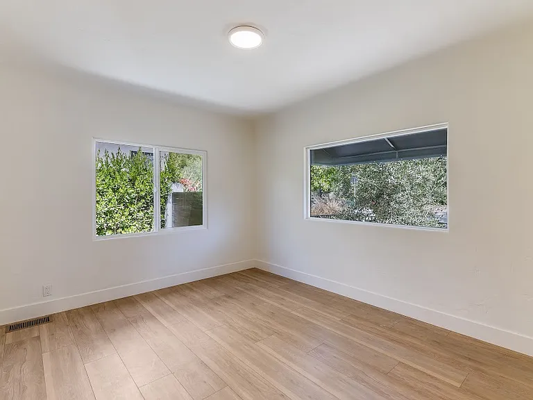 10385 Ilona Ave — Photo 19