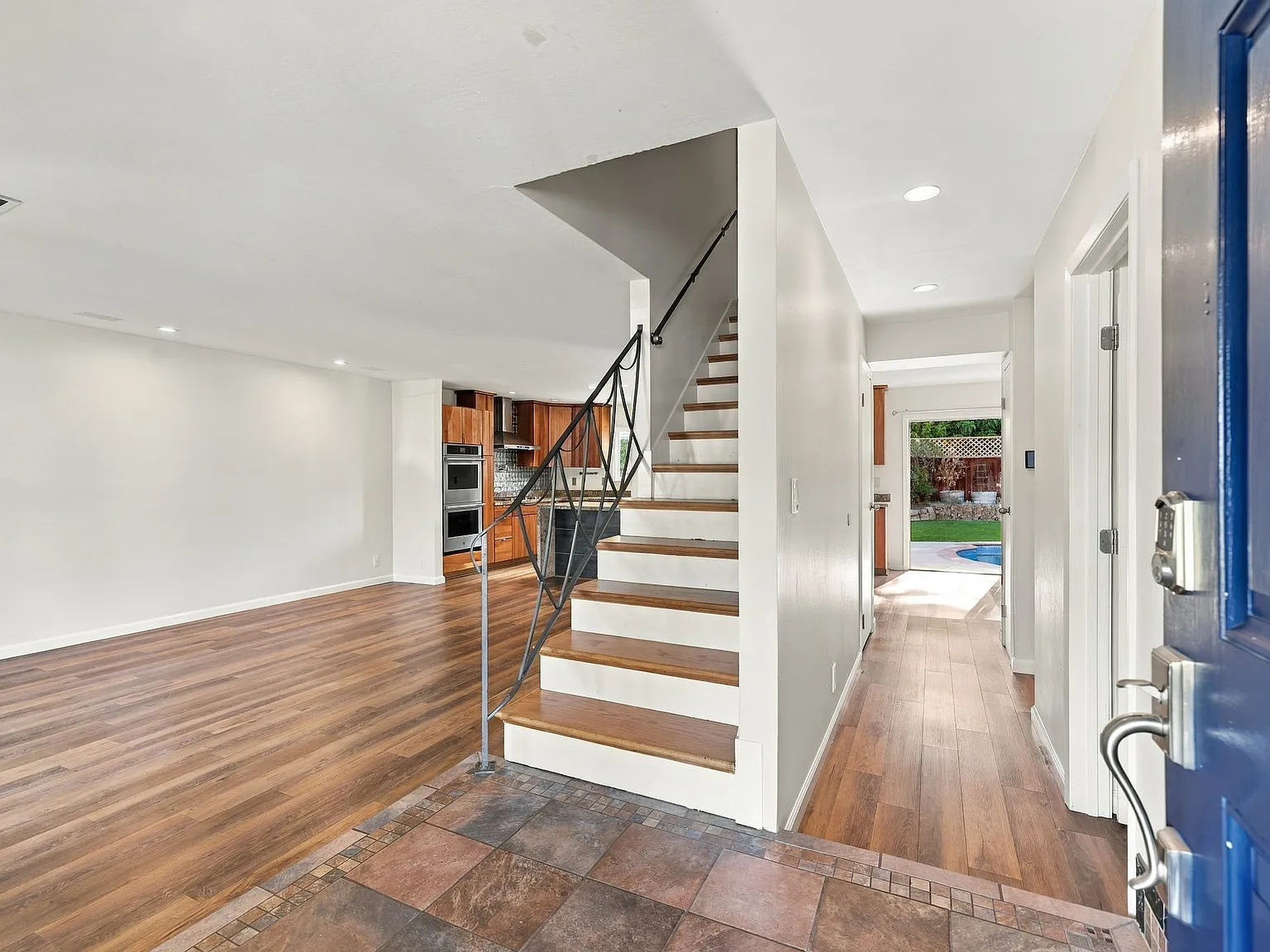 4 bed, 1761 sqft, $4,600 — Photo 4