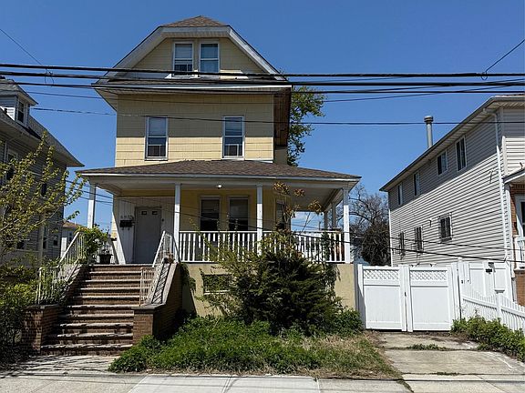 3rd image of 6932 Burchell Avenue