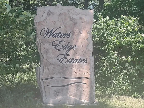 11368 Waters Edge Dr, Wheatfield, IN 46392