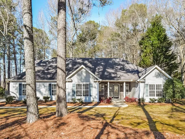 10 Elmwood Dr, Sharpsburg, GA 30277