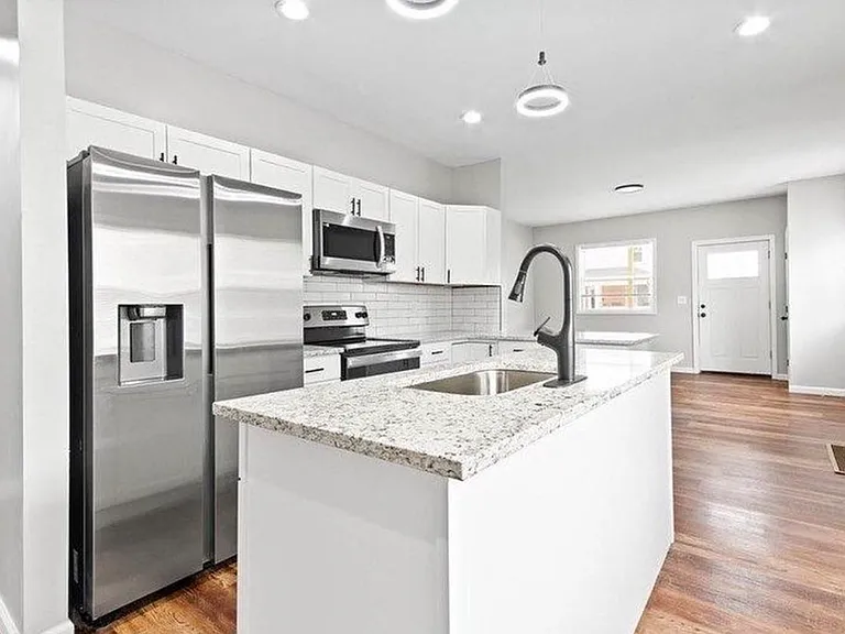 624 Stanley Ave — Photo 2