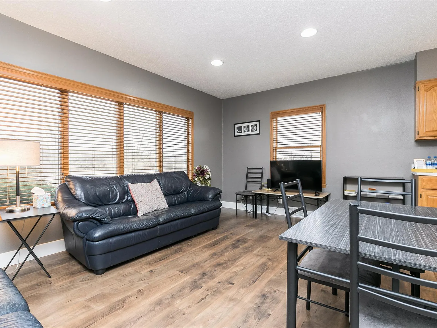 2 bed, 1150 sqft, $1,275 — Photo 4