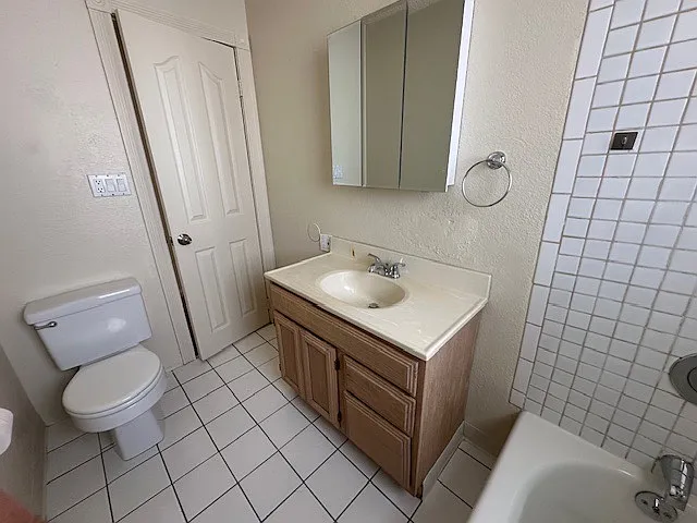 Main floor Full Bath