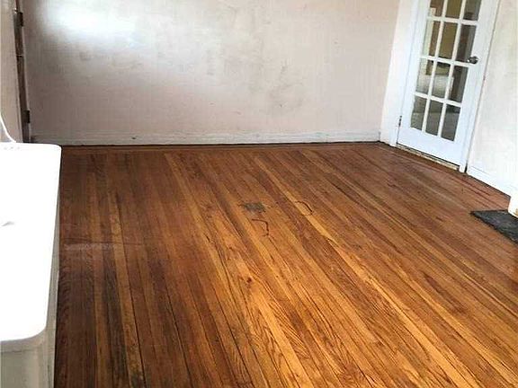 3rd image of 216-11 120th Ave