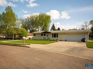 5317 W Pritchard Dr, Sioux Falls, SD 57106