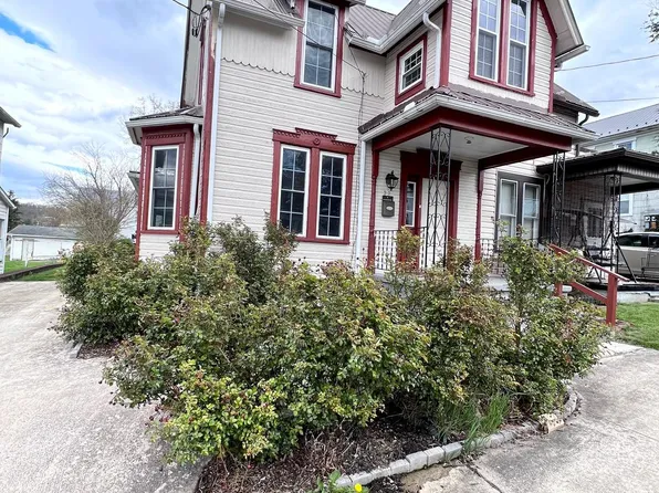 22 W High St, Hancock, MD 21750