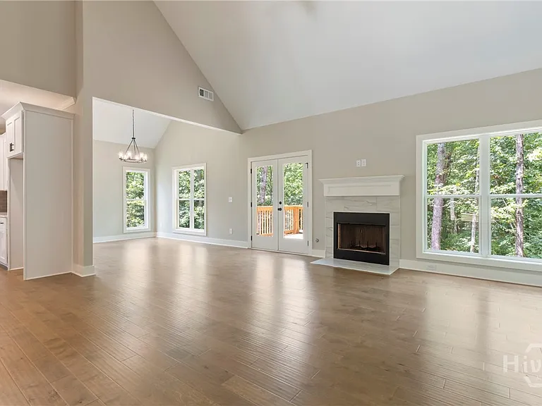 380 Ansley Dr — Photo 5