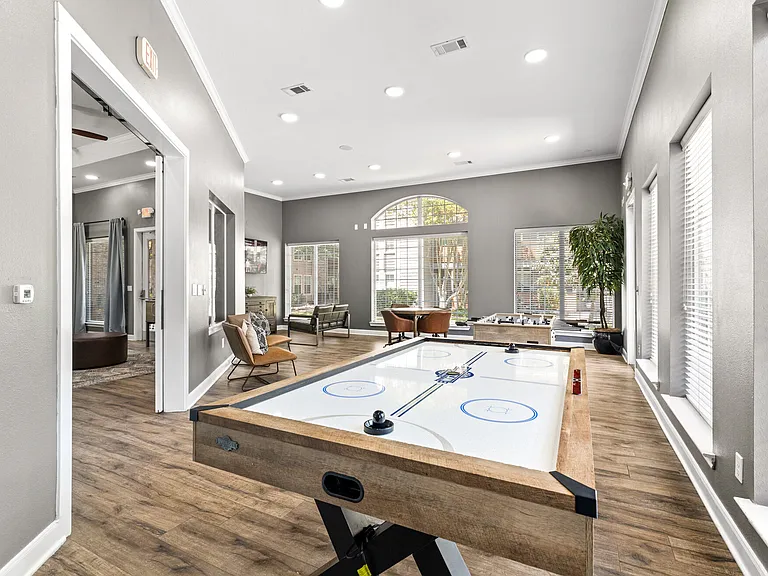 1520 Enclave Pkwy — Photo 33