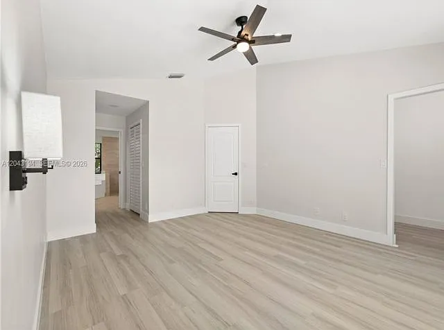 1087 Deerwood Ln — Photo 6