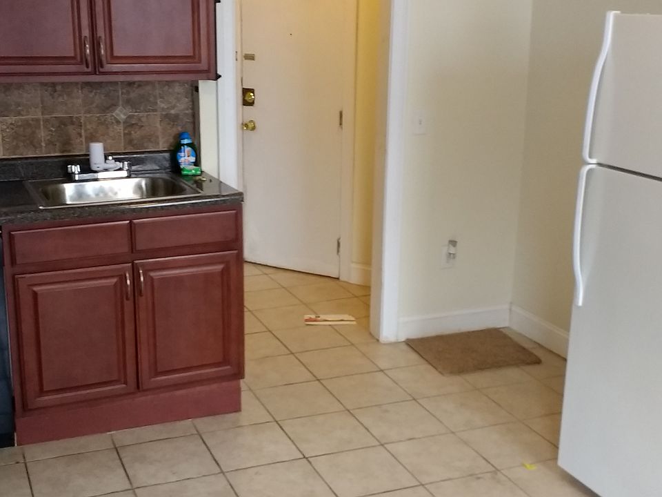 1st image of 915 22nd St #9E