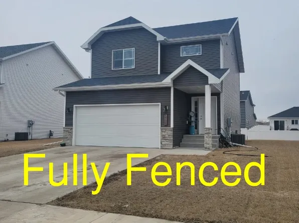 5725 Deb Dr W, West Fargo, ND 58078