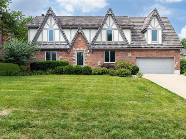 2544 NW Bent Tree Cir, Lees Summit, MO 64081