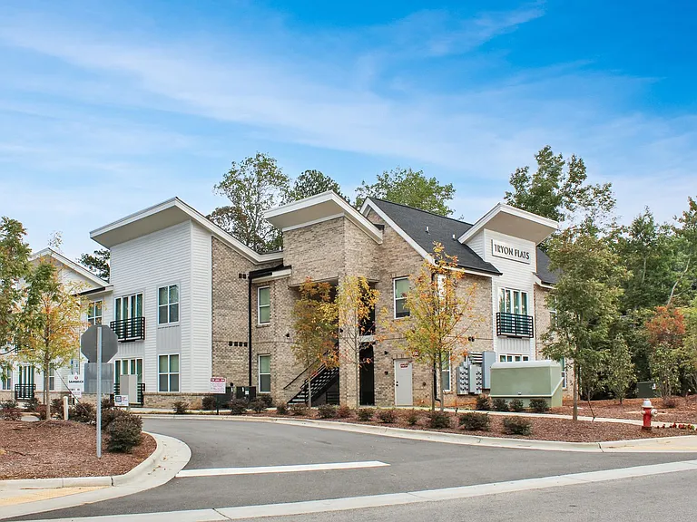Tryon Flats — Photo 13