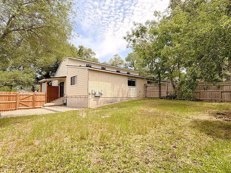 7004 Oak Meadow Cir #B — Photo 19