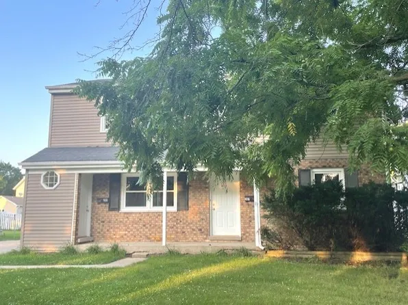 307/309 N State St, Marengo, IL 60152