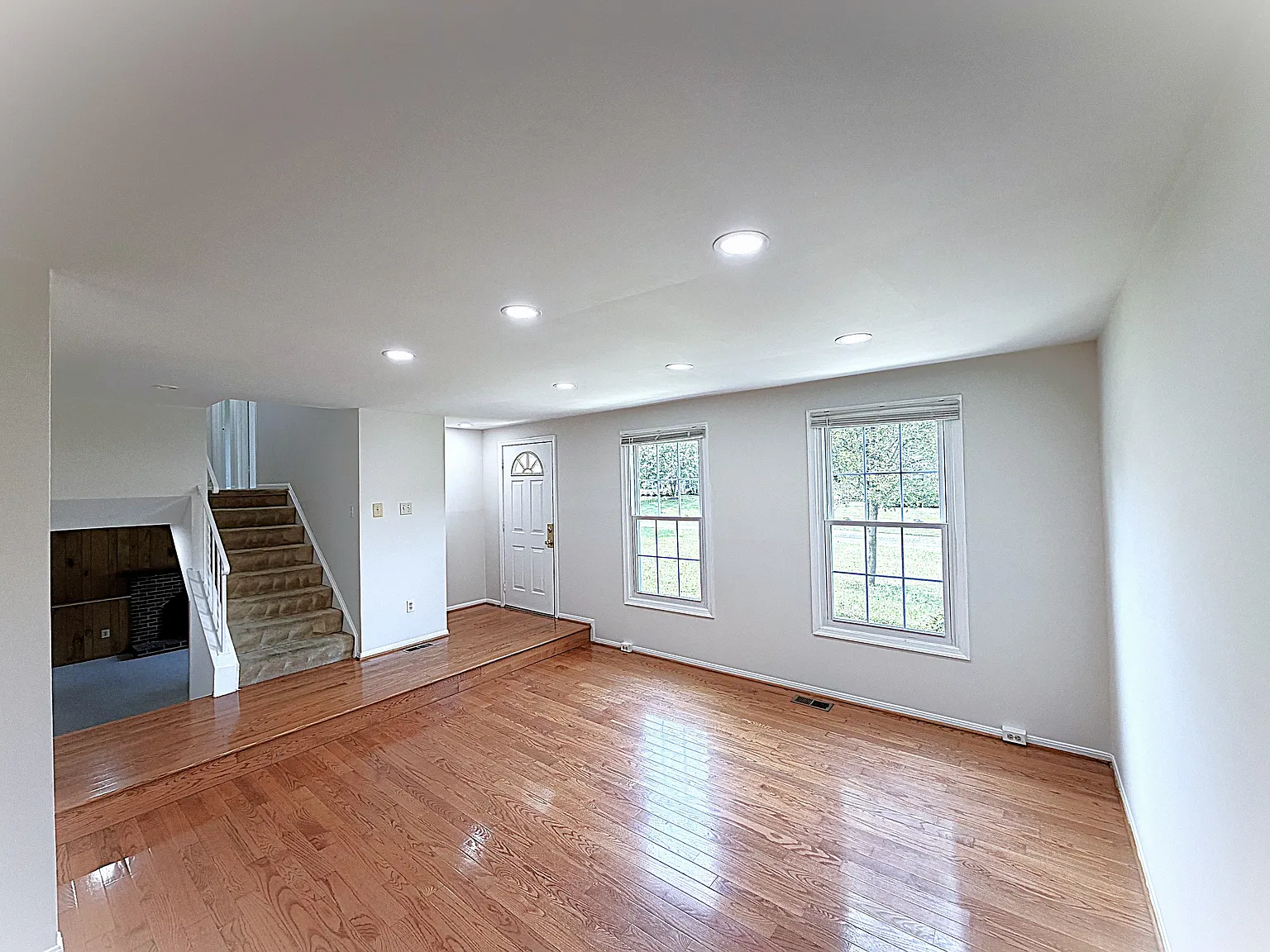 3 bed, 1092 sqft, $3,495 — Photo 2