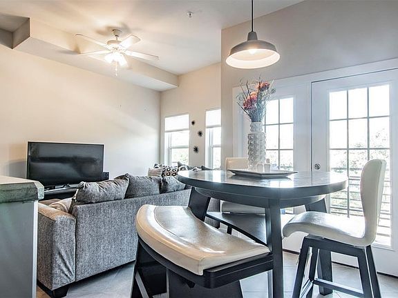 3rd image of 1011 Studemont St #303