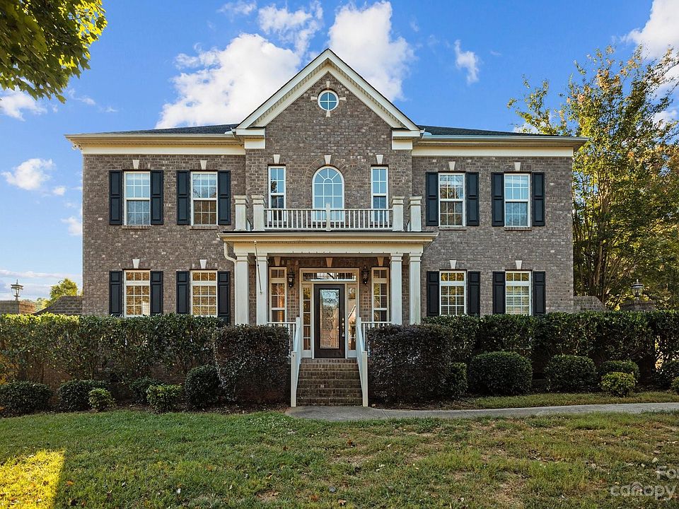 1st image of 166 Herons Gate Dr