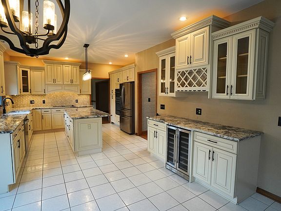 4th image of 8232 Oakway Ln