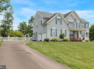 5932 Woodridge Dr, Green Lane, PA 18054