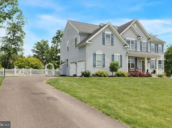 5932 Woodridge Dr, Green Lane, PA 18054