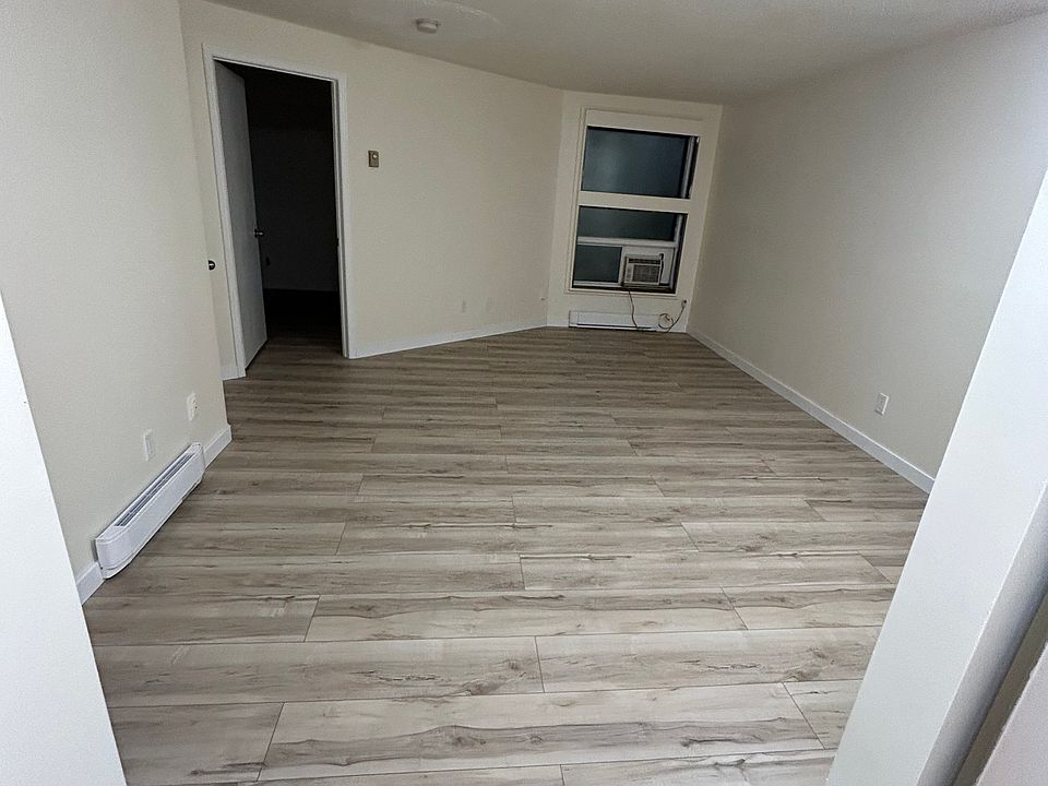 1st image of 485 1st Ave W #207