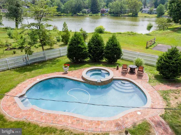 15 Harvey Ave, Yardley, PA 19067