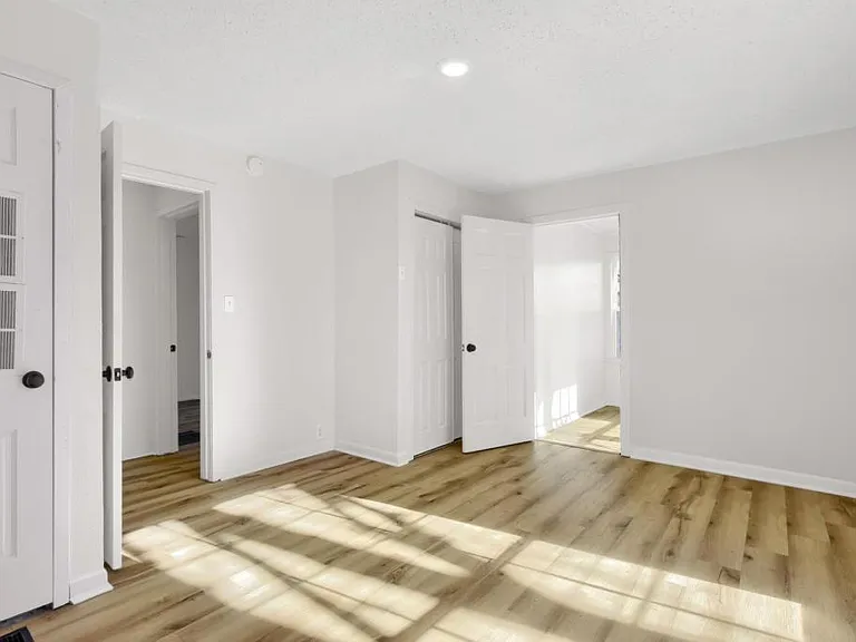 1313 E Lamar St — Photo 14