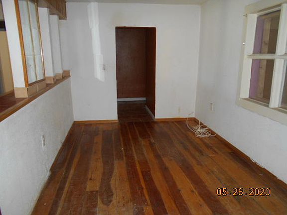 5th image of 320 Wenda Way