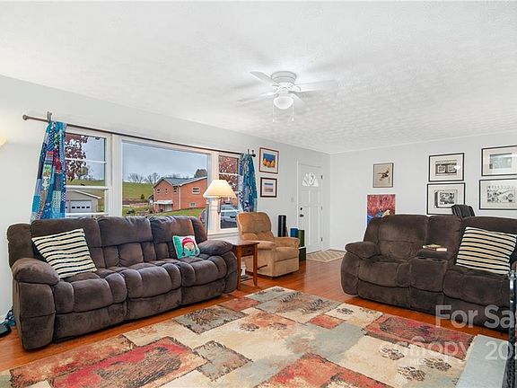 5th image of 120 Viewmont Dr